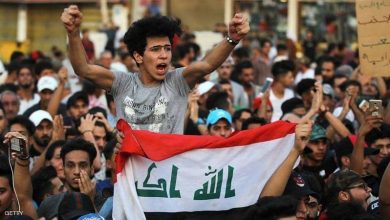 المتظاهرون العراقيون في مظاهرات بغداد