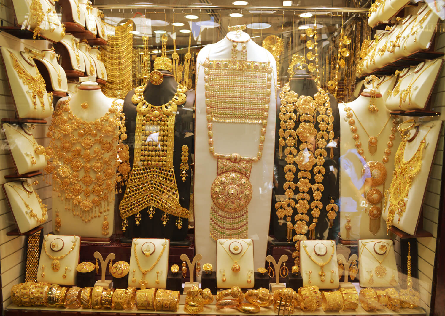 محلات صاغة تبيع الذهب