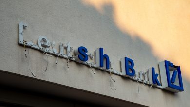 «دويتشه بنك» يتكبد خسارة 832 مليون يورو بسبب إعادة هيكلة