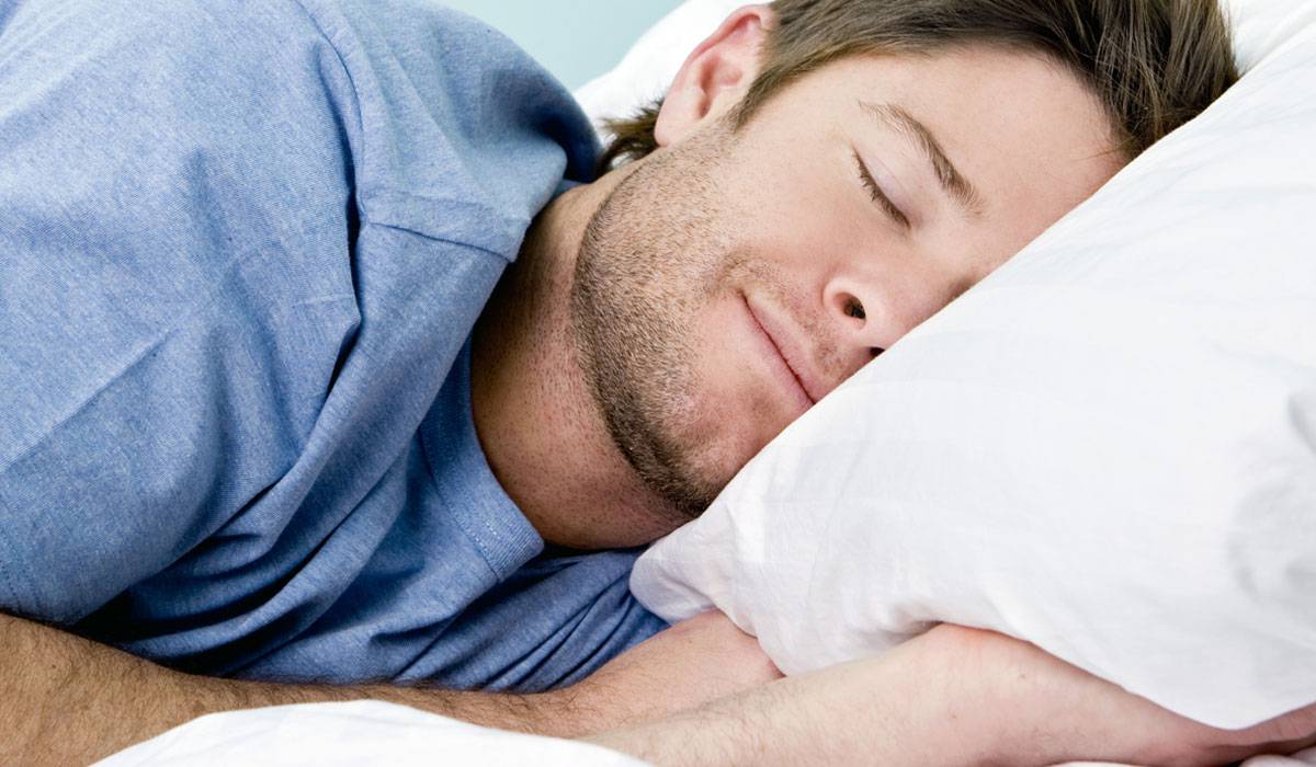رجل يغط في النوم جيدا - تعبيرية