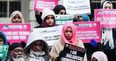 وقفة تضامن مع المرأة المحجبة خلال الاحتفال بيوم الحجاب العالمي