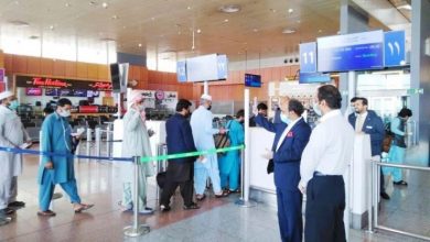 مسافرون في مطار جدة