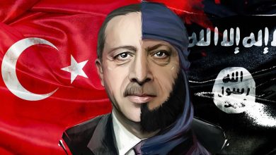 الرئيس التركي رجب طيب أردوغان وعلم تنظيم داعش الإرهابي