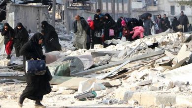 لاجئات سوريات يهربن بعد تدمير منازلهم