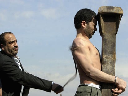 جلد في سجون إيران