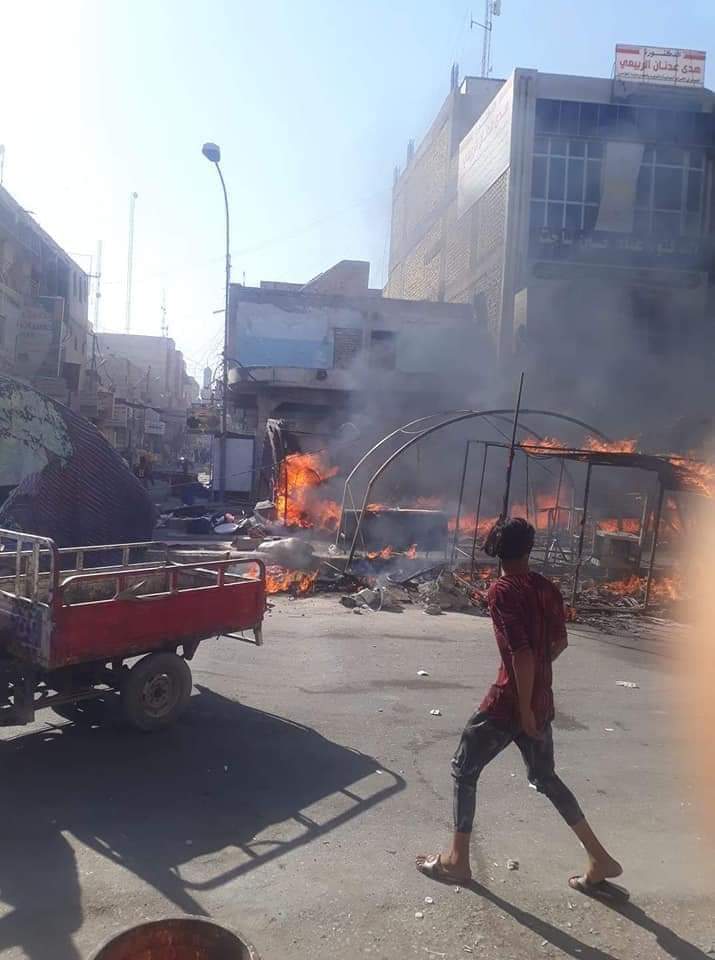 حريق يستهدف خيم المتظاهرين في العراق