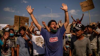 مظاهرات للاجئين في اليونان عقب احتراق المخيمات