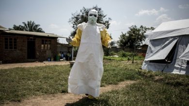 مكافحو الإيبولا