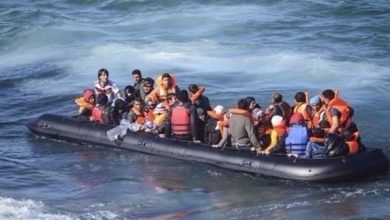 مصرع 6 مهاجرين بينهم 3 أطفال طردتهم اليونان إلى المياه التركية